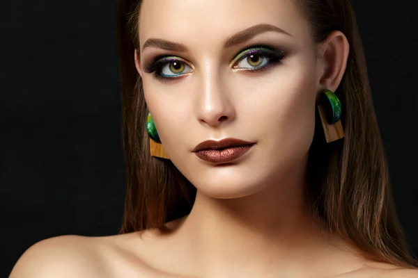 Portrait of young woman with beautiful makeup — Stock Photo, Image