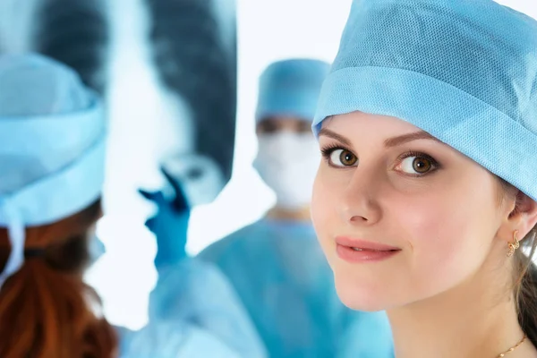 Retrato de cerca de la joven cirujana médica —  Fotos de Stock