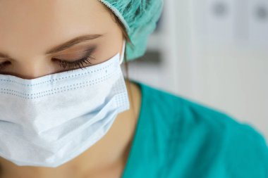 Kadın tıp doktoru portresi kapatın