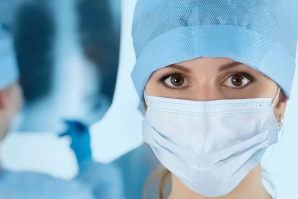 Close up portrait of young female surgeon doctor — Stock Photo, Image