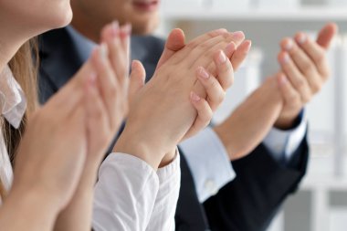 Alkışlar eller iş seminer dinleyicilerin görünümü kapatın