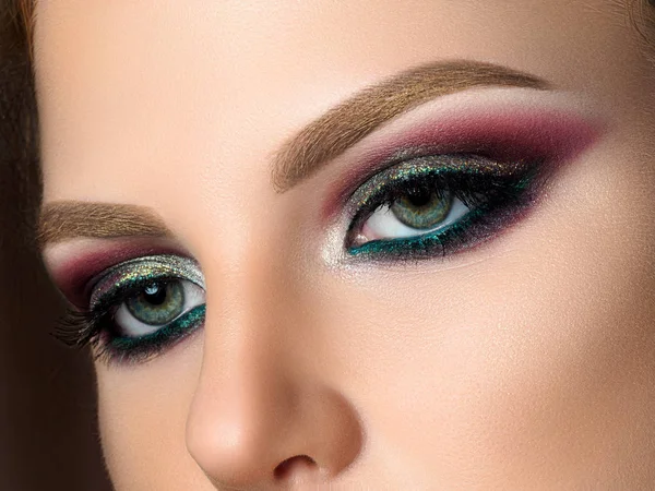 Close up of blue woman eyes with fashion makeup — Stock Photo, Image