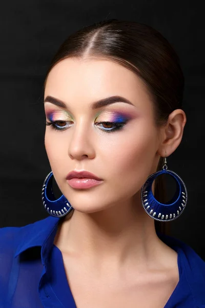 Portrait of beautiful woman with fashion makeup — Stock Photo, Image