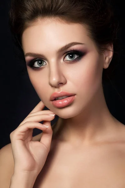 Portrait of young woman with evening make up — Stock Photo, Image