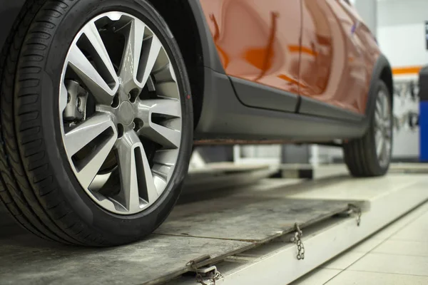 Autos in der Tankstelle. Wartung des Autos . — Stockfoto