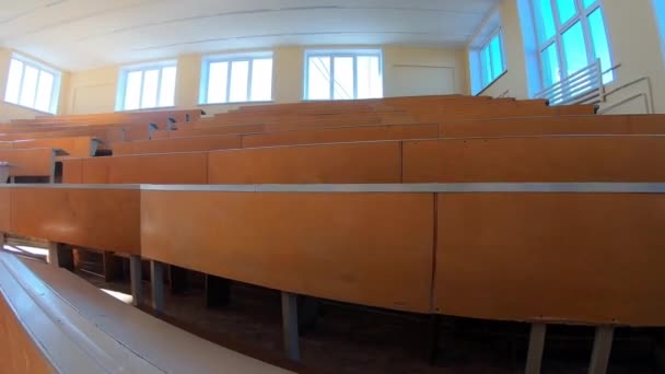 Un établissement d'enseignement sous forme d'amphithéâtre . — Video