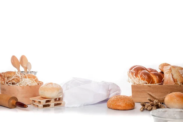 Obesidade e conceito de fome. A ganhar peso. Dieta. Pretzel turco com sésamo — Fotografia de Stock