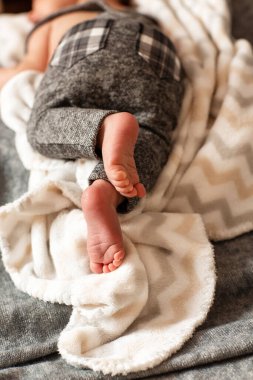 Yeni doğmuş bebek ayaklarını kapat. - Bebeğim. Samimi. Aile.