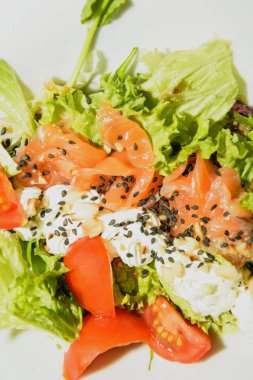 Restoranda yemek tabağı.