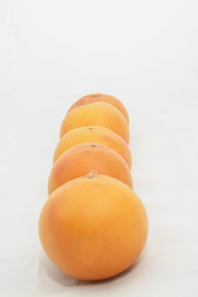 Grapefruit Pada Latar Belakang Putih — Stok Foto
