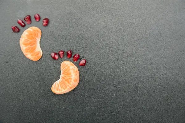 Mandarin Karanlık Bir Arka Plan Üzerinde — Stok fotoğraf