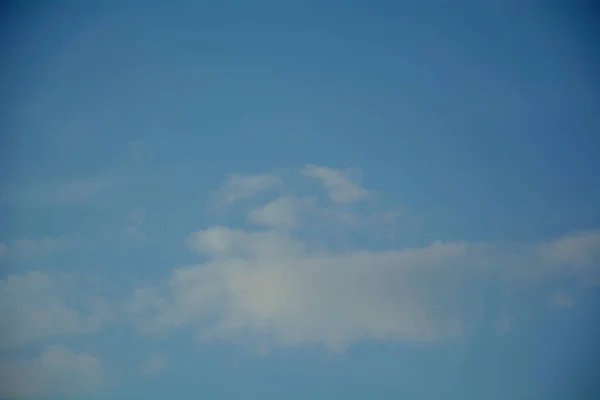 Cielo Blu Con Nuvole Bianche — Foto Stock