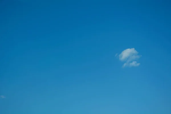 Cielo Blu Con Nuvole Bianche — Foto Stock