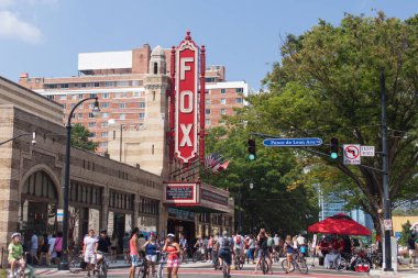 Peachtree sokakta bicyclists Atlanta canlı gün boyunca.