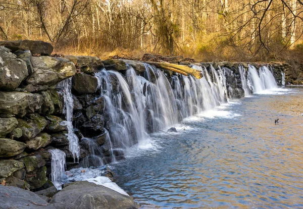 Platán malomkő-Dam — Stock Fotó