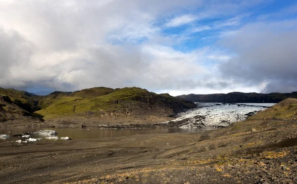 Glaciären och lagunen — Stockfoto