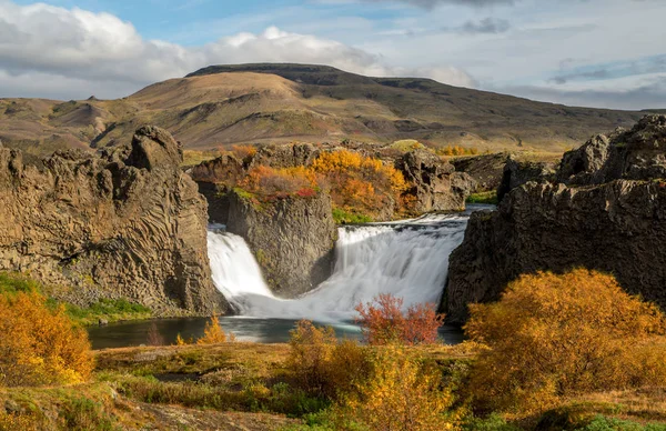 Hjalparfoss çift şelale