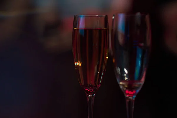 Neon champagne glasses — Stok fotoğraf
