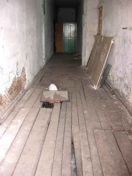 Ruined Corridor Old Abandoned House Dilapidated Housing Broken Walls — Stock Photo, Image