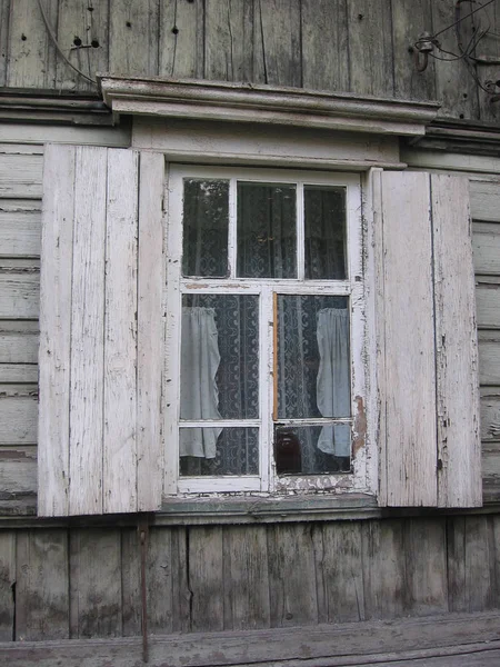 Altes Hölzernes Bauernhaus Mit Offenem Fenster Historisches Denkmal — Stockfoto