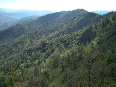 Yazın muhteşem manzara dağı Altai turist gezisi 