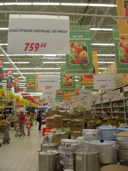 Rusia, Novosibirsk 01.01.1980: etiquetas de precios y bienes en el supe —  Fotos de Stock
