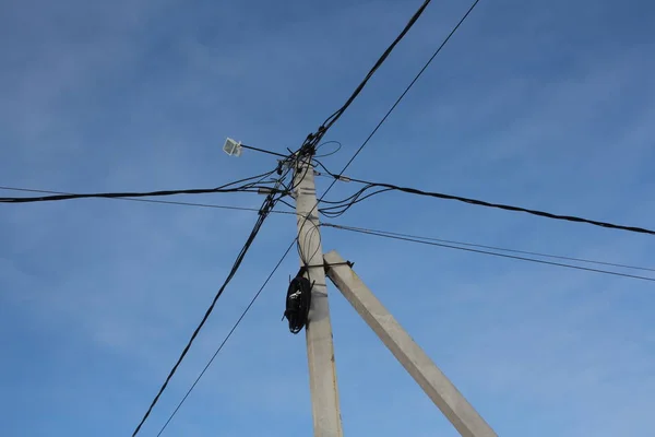 Elektrik Yüksek Gerilimli Kablolar Elektrik Kaynağı Için Elektrik Direği Mühendisliği — Stok fotoğraf