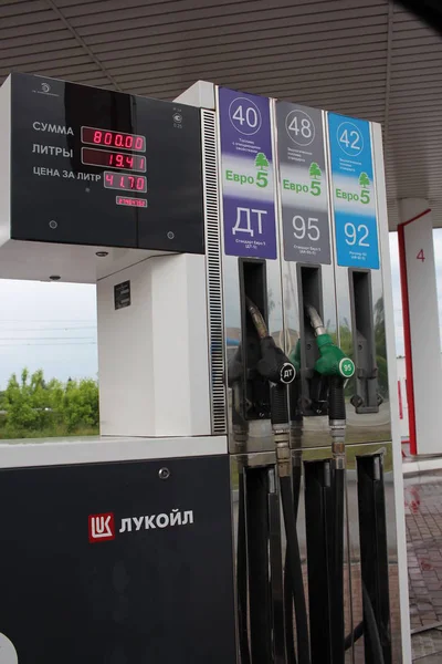 Rusia Novosibirsk 2019 Estación Servicio Lukoil Bomba Gasolina Con Marcado — Foto de Stock