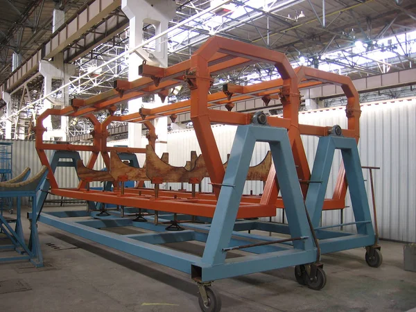 Fabrikadaki Üretim Odası Endüstriyel Konveyör Montajında Metal Parçaları Yedek Parça — Stok fotoğraf
