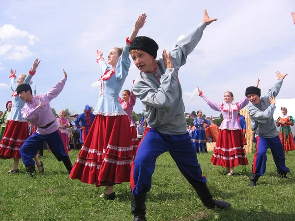 Russia, Novosibirsk, 01.01.1980: national dances of girls and me — Stock Photo, Image