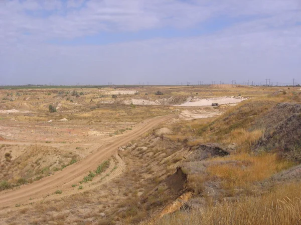 萨法里沙漠中央的沙地土路 — 图库照片