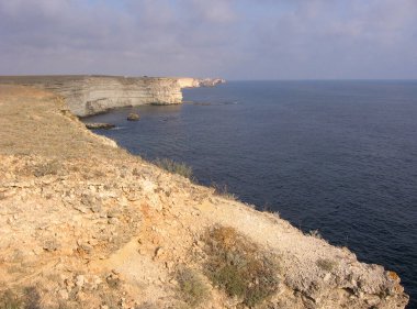 Resimli sahil denizi dinlenme tesisinde okyanus suyu üzerinde