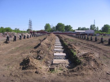 Yapı yığını için vakfın inşaat alanı hazırlığı