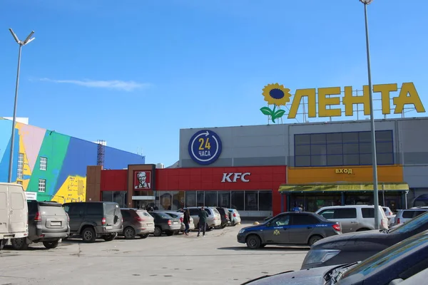 Rusko Novosibirsk Parkoviště Hypermarketu Městě Auty Přijelo Pro Nákupní Policejní — Stock fotografie