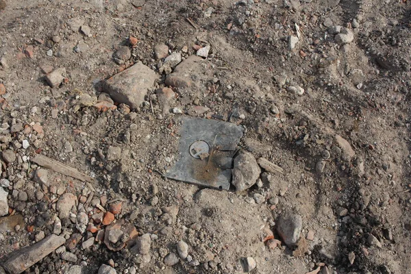 Çöpe Atılmış Kırık Bir Disk Çöpe Atılmış — Stok fotoğraf