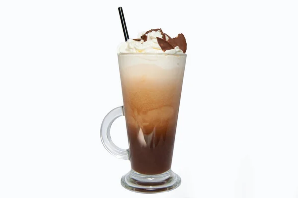 Kopje Koffie Helder Lang Glas Geïsoleerd Latte Met Ijs Koekjes — Stockfoto