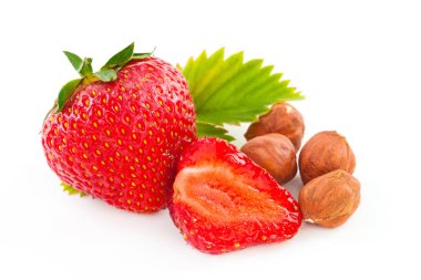 yaprak ve beyaz b fındık ile güzel lezzetli kesme çilek