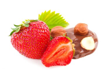 çikolata ve fındık ile güzel lezzetli çilek