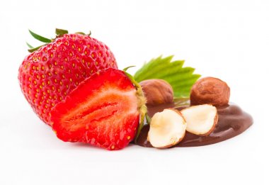 çikolata ve fındık ile güzel lezzetli çilek