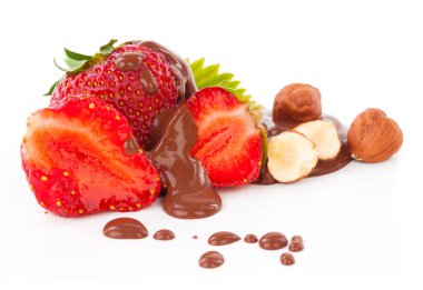 çikolata ve fındık ile güzel lezzetli çilek