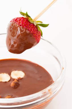 güzel lezzetli çilek çikolata ve fındık sopa ile