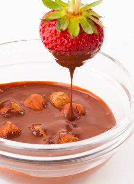 güzel lezzetli çilek çikolata ve fındık sopa ile