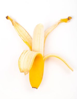 Beyaz arkaplanda izole edilmiş muz aç