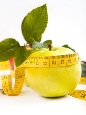 elma yaprak ve üzerinde beyaz izole bant ile