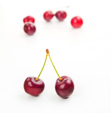 taze izole kırmızı kiraz