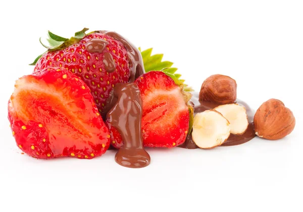 yaprak ve beyaz b fındık ile güzel lezzetli kesme çilek