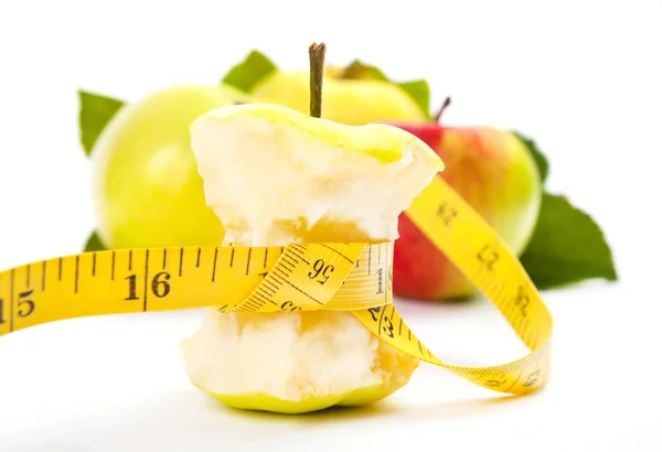 Apple core and measuring tape. Diet concept — Stock Photo, Image