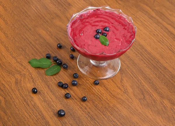 Organik yaban mersini, kiraz, çilek taze Smoothy fr ile yaptı.