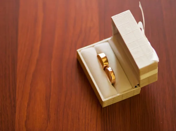 Wedding rings in white box — Stock Photo, Image