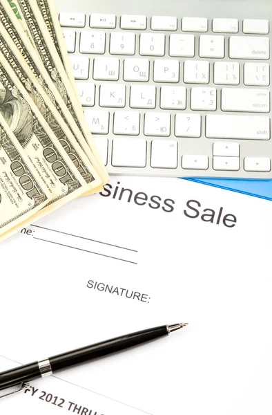 Accounting. business deal with signature and money — Stock Photo, Image